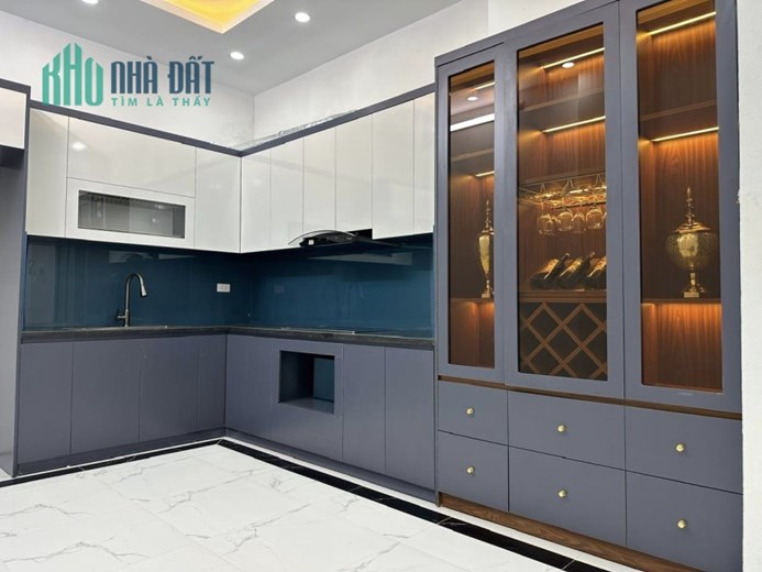 HOÀNG VĂN THÁI - PHÂN LÔ - Ô TÔ TRÁNH 20M - NỘI THẤT XỊN - NHÀ MỚI - DT 42M x4 TẦNG -GIÁ NHỈNH 5 TỶ