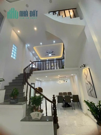 Bán nhà Chợ Vẽ Đông Ngạc, Từ Liêm, Lô Góc Sát Bãi Gửi Ô Tô 42m2, 6 Tầng, MT 5m 4.2 Tỷ.