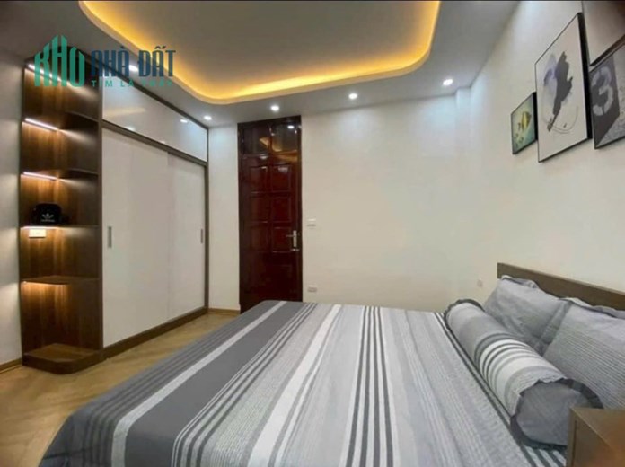 Bán nhà Chợ Vẽ Đông Ngạc, Từ Liêm, Lô Góc Sát Bãi Gửi Ô Tô 42m2, 6 Tầng, MT 5m 4.2 Tỷ.