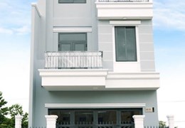 Bán nhà mặt tiền quốc lộ 14, sát bên bệnh viện Hoàn Mỹ