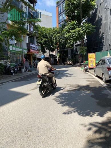 BÁN ĐẤT TẶNG NHÀ CẤP 4, 41M2, OTO, VỈA HÈ RỘNG, KINH DOANH, 9.8 TỶ.