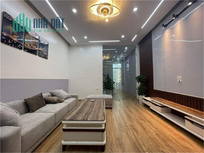 CÓ 102-12,5 TỶ,TRẦN QUỐC HOÀN,CẦU GIẤY-NHÀ ĐẸP-GẦN PHỐ-NGÕ THÔNG-KINH DOANH-GARA OTO