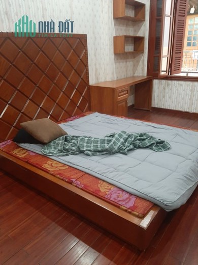 Cho thuê nhà nguyên căn Nguyễn Khánh Toàn, Cầu Giấy 40m2 x 5 tầng ô tô đỗ cửa