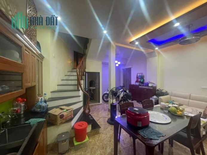 Bán nhà phố Giáp Bát quận Hoàng Mai. DT 43m × 4 Tầng Nhà đẹp khu dân trí cao.