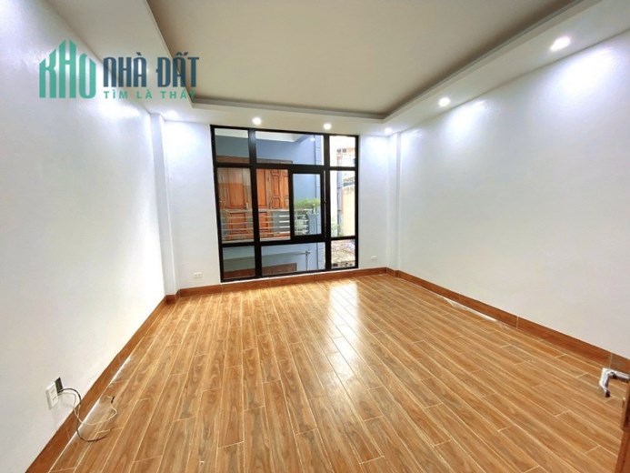 Bán nhà Võ Chí Công, Cầu Giấy. 34mx6; MT4.5m; Thang máy; giá 5.3 tỷ
