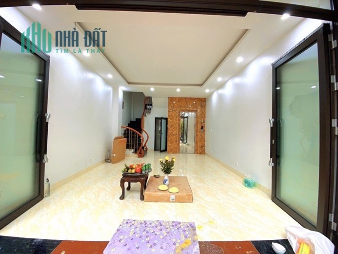 Bán nhà Võ Chí Công, Cầu Giấy. 34mx6; MT4.5m; Thang máy; giá 5.3 tỷ