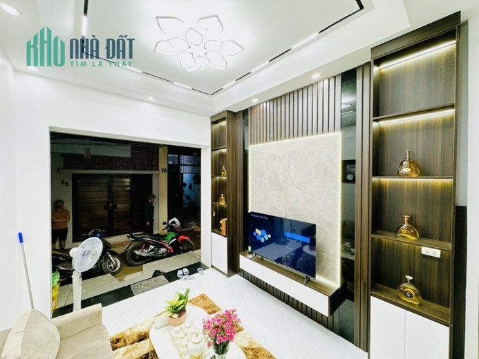 CẦN BÁN NHANH NHÀ ĐẸP PHÂN LÔ -Ô TÔ CHẠY LÒNG VÒNG ĐƯỜNG HOÀNG VĂN THÁI 50M CHỈ NHỈNH 5 TỶ