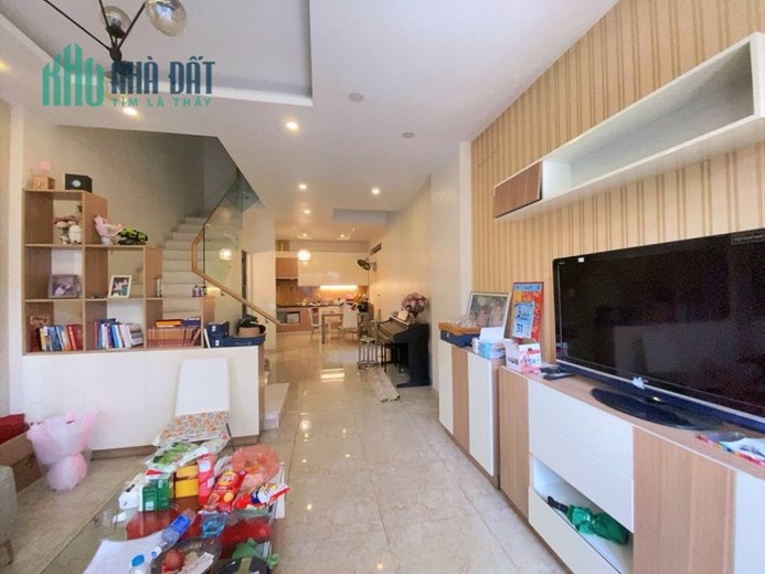 Bán GẤP nhà Ngõ 236 Phố Tân Mai quận Hoàng Mai- nhà đẹp rất gần phố gần Ô tô