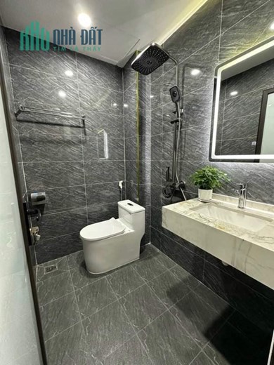 BÁN NHÀ ĐẸP 4 TẦNG x DT:43M2 x 4 P NGỦ x PHỐ HOÀNG VĂN THÁI - KHU PHÂN LÔ QUÂN ĐỘI - CHỈ 5 M RA ÔTÔ