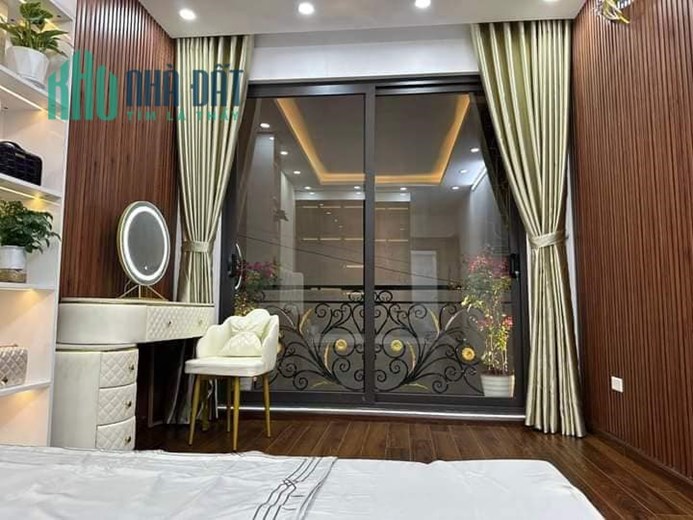 NHÀ ĐẸP 4 TẦNG x DT:43M2 x 4 P NGỦ x PHỐ HOÀNG VĂN THÁI - KHU PHÂN LÔ QUÂN ĐỘI NGÕ OTO ,5M RA Ô TÔ