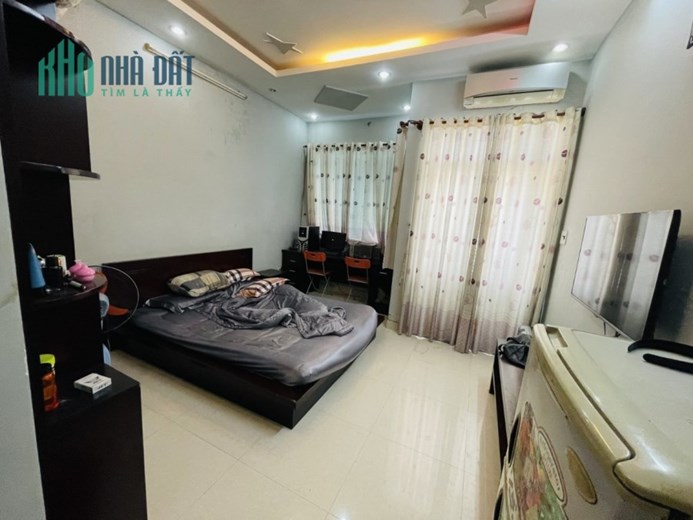 Bán Gấp Nhà Tây Thạnh Tân Phú Giáp Tân Bình 40m2,HXH 4 Tầng 3 tỷ xx
