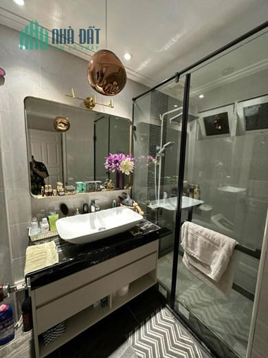 Bán nhà đẹp Nguyễn Đình Chiểu 70m2, 4 tầng, Ngõ ô tô, Cách Mphố 10m giá 17,x Tỷ