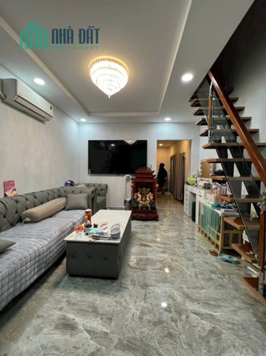 Nhà đẹp tặng full nội thất Ngang 3.7x14m - 2 tấm 2 phòng ngủ 2wc có 3 tỷ hơn Q4-100m Q1