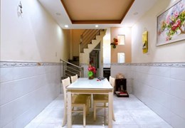 Nhà đẹp Ngang 3x7- 5 tấm cách hẻm xe hơi 10m Q4 hơn 2 tỷ 3 phòng ngủ 2wc