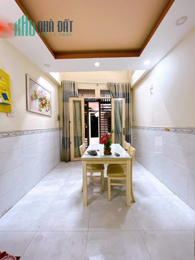 Nhà đẹp Ngang 3x7- 5 tấm cách hẻm xe hơi 10m Q4 hơn 2 tỷ 3 phòng ngủ 2wc