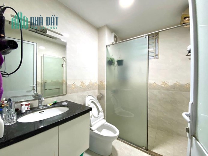 BÁN NHÀ PHÂN LÔ, Ô TÔ TRÁNH,   PHỐ HOÀNG QUỐC VIỆT, FULL NỘI THẤT 60M2, 5T, MT5.8M, GIÁ 13.5 TỶ