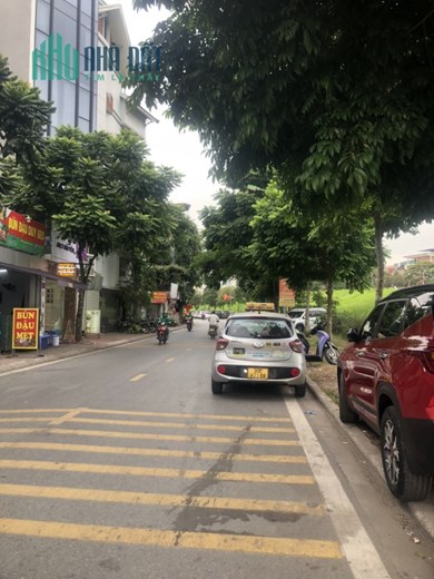 Bán đất Ngọc Thụy, 2 thoáng, Gần ô tô, 70 m2, MT 6,8 m, giá chỉ 3 tỷ.