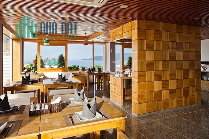 Bán gấp SALE OFF lớn khách sạn 3* 14 tầng 48 phòng view biển Trung Tâm TP. Nha Trang.