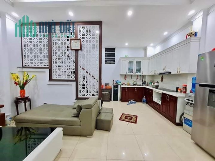 BÁN NHÀ CẦU GIẤY , TAY HỒ , ĐẸP LONG LANH , NGÕ THÔNG ,GẦN Ô TÔ