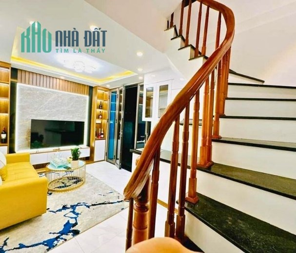 Bán Nhà Đẹp Ô tô đỗ cửa gần ga Cát Linh Hào Nam, MT 10m - 63m2 - 7 tỷ 600 triệu