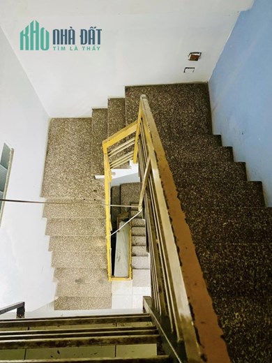 HÀNG HIẾM QUẬN 10 HẺM XE TẢI 3 TẦNG ĐÚC BTCT SỔ NỞ HẬU CHỈ NHỈNH 5 TỶ