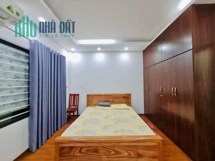 BÁN NHÀ CẦU GIẤY , TAY HỒ , ĐẸP LONG LANH , NGÕ THÔNG ,GẦN Ô TÔ
