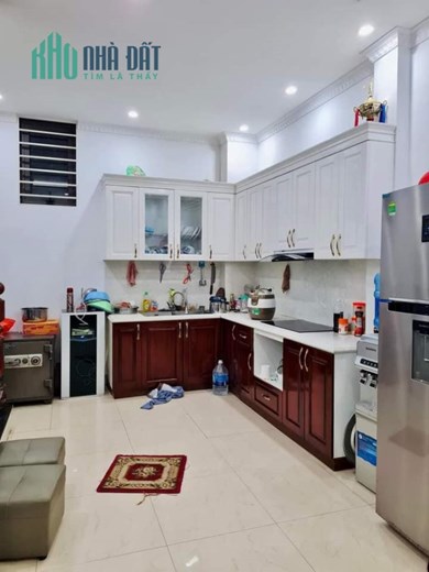 BÁN NHÀ CẦU GIẤY , TAY HỒ , ĐẸP LONG LANH , NGÕ THÔNG ,GẦN Ô TÔ