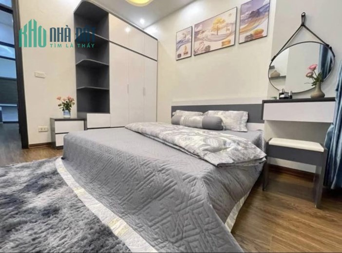 Bán nhà Mai Dịch,43m 5 tầng, 5 phòng ngủ, lô góc cách chỗ để oto 20m, nhỉnh 4tỷ