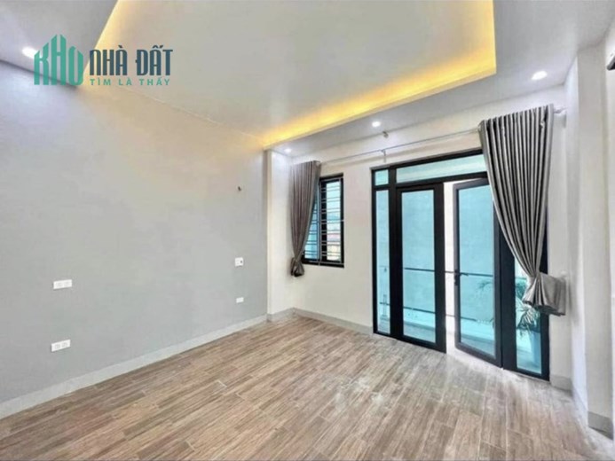 Bán nhà Mai Dịch,43m 5 tầng, 5 phòng ngủ, lô góc cách chỗ để oto 20m, nhỉnh 4tỷ