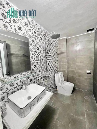 Bán nhà Mai Dịch,43m 5 tầng, 5 phòng ngủ, lô góc cách chỗ để oto 20m, nhỉnh 4tỷ