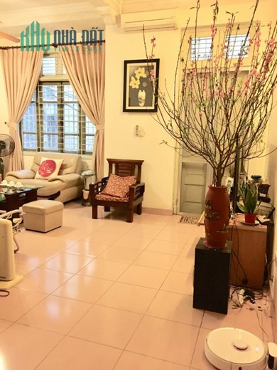 Vua mặt phố: Nhà ngõ 89 Lạc Long Quân giá 9,5 tỷ, 63m x4T. Mặt tiền 6,3m