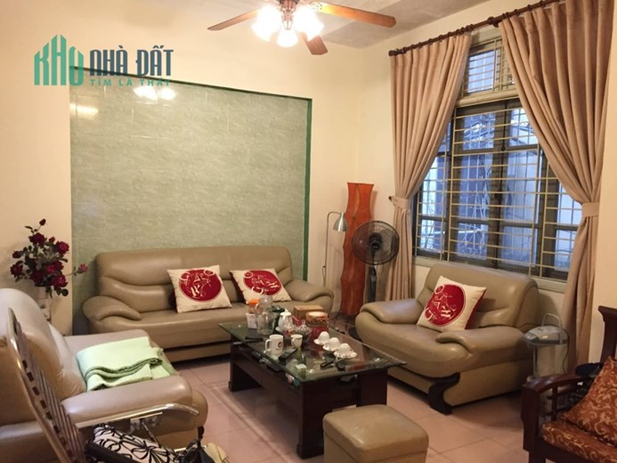 Vua mặt phố: Nhà ngõ 89 Lạc Long Quân giá 9,5 tỷ, 63m x4T. Mặt tiền 6,3m