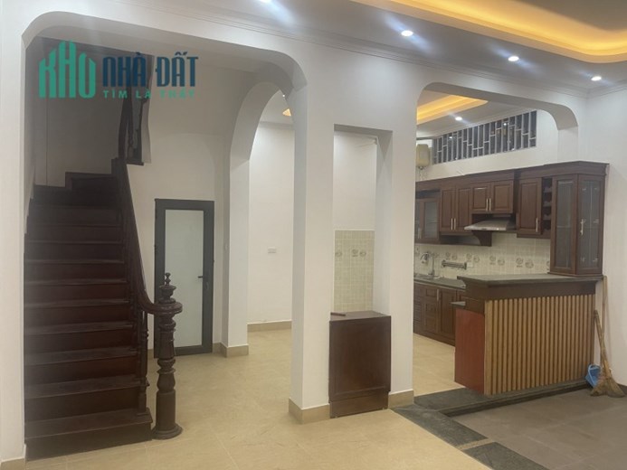 Bán nhà Võ Chí Công, Cầu Giấy. 43mx4; MT7m; giá 5 tỷ 5.