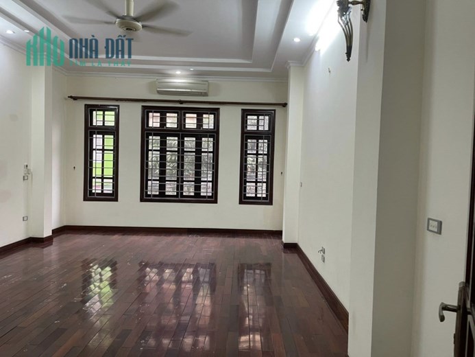 Bán nhà mặt ngõ 168 Nguyễn Xiển 63m2 5 tầng giá 17.5 tỷ, ngõ 3 ô tô tránh