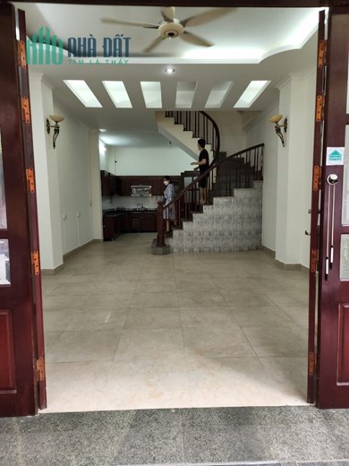 Bán nhà mặt ngõ 168 Nguyễn Xiển 63m2 5 tầng giá 17.5 tỷ, ngõ 3 ô tô tránh
