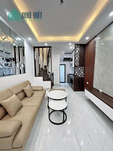 Bán nhà Xuân Thủy, 39m2 5 tầng, 4 phòng ngủ, full nội thất, cách phố 30m, gần chỗ để oto, giá nhỉnh