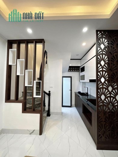 Bán nhà Xuân Thủy, 39m2 5 tầng, 4 phòng ngủ, full nội thất, cách phố 30m, gần chỗ để oto, giá nhỉnh