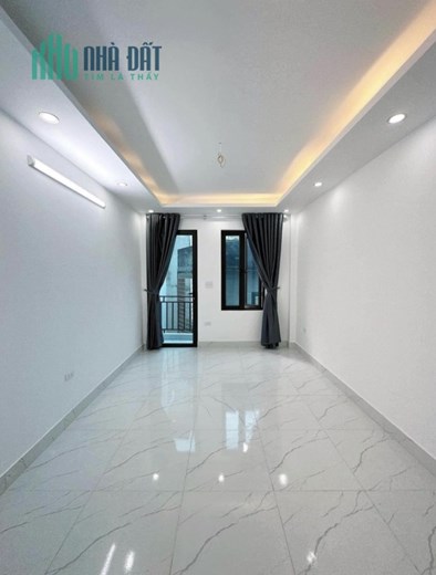 Bán nhà Xuân Thủy, 39m2 5 tầng, 4 phòng ngủ, full nội thất, cách phố 30m, gần chỗ để oto, giá nhỉnh