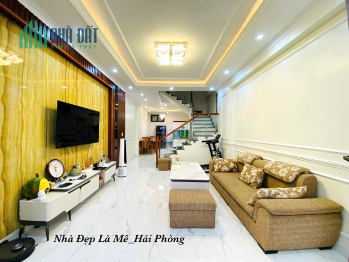 CỰC PHẨM PHỐ LÊ CHÂN 4 TẦNG SÂN CỔNG RIÊNG DUY NHẤT CÓ GARA Ô TÔ