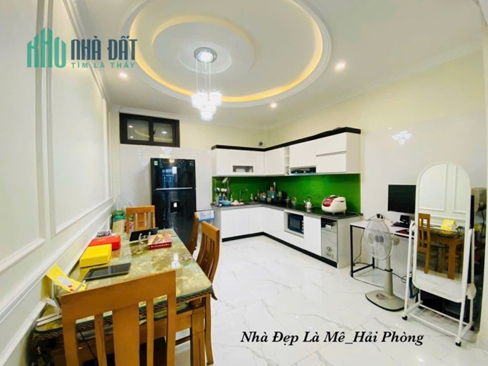 CỰC PHẨM PHỐ LÊ CHÂN 4 TẦNG SÂN CỔNG RIÊNG DUY NHẤT CÓ GARA Ô TÔ