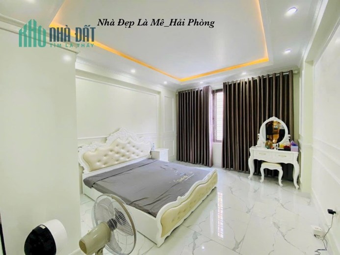 CỰC PHẨM PHỐ LÊ CHÂN 4 TẦNG SÂN CỔNG RIÊNG DUY NHẤT CÓ GARA Ô TÔ