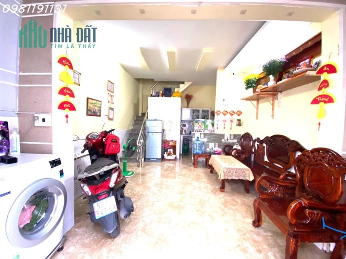 NHÀ MTKD HAI MẶT TIỀN  PHẠM HỮU LẦU ,Q7- 2 MT KHỦNG 11M -  77M2 CHỈ :5.7 TỶ