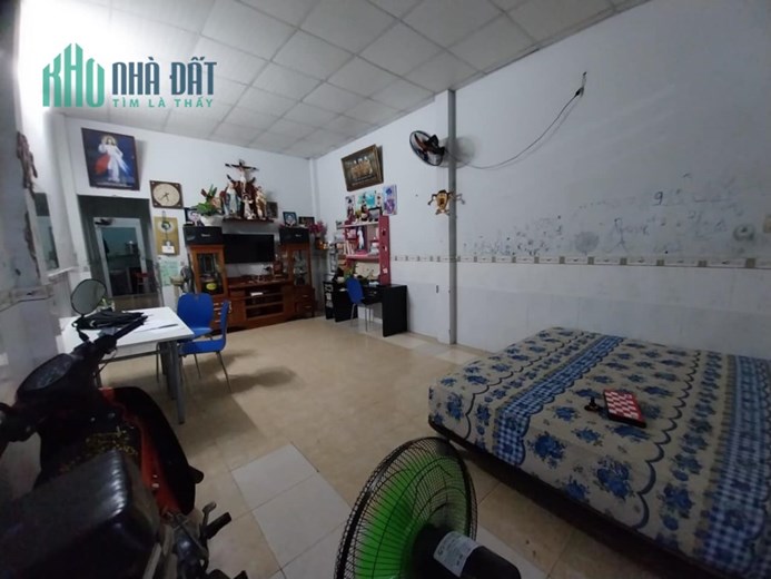 HXH TRÁNH TÂN THỚI NHẤT QUẬN 12 - GẦN TRƯỜNG THCS TRẦN PHÚ - 80M2, NHÀ CẤP 4 CÒN MỚI Ở NGAY.