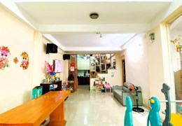 Cho thuê nhà 1T1L1L 4pn 130m2 full nội thất đường 4 Linh Tây