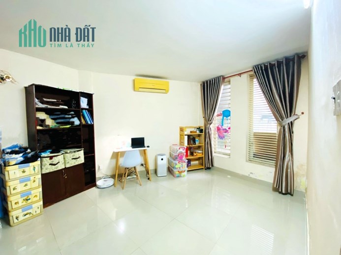 Cho thuê nhà 1T1L1L 4pn 130m2 full nội thất đường 4 Linh Tây