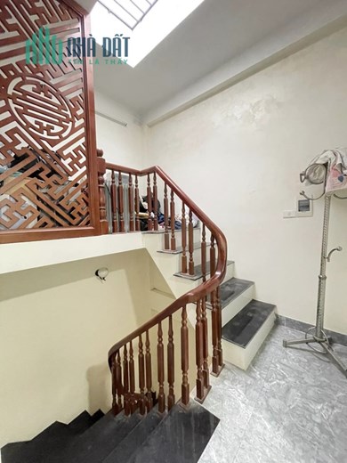 Nhà đẹp Thạch Bàn Long biên 30m 4 tầng 4m mặt tiền giá rẻ 2.9 tỷ