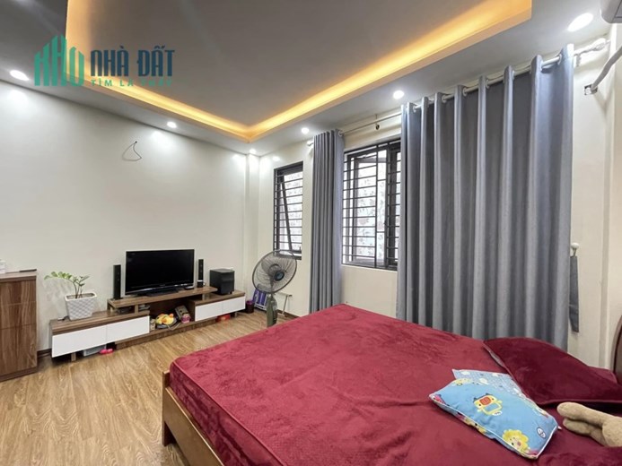Nhà đẹp Thạch Bàn Long biên 30m 4 tầng 4m mặt tiền giá rẻ 2.9 tỷ