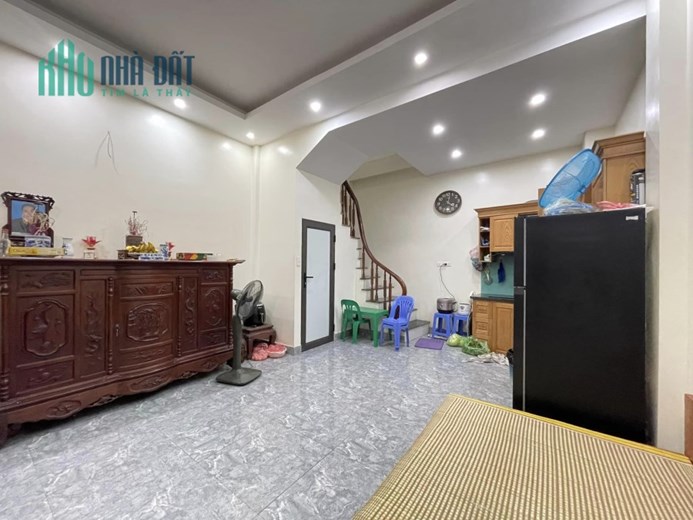Nhà đẹp Thạch Bàn Long biên 30m 4 tầng 4m mặt tiền giá rẻ 2.9 tỷ