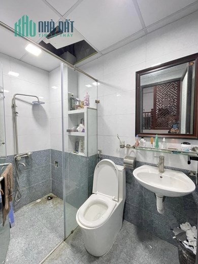 Nhà đẹp Thạch Bàn Long biên 30m 4 tầng 4m mặt tiền giá rẻ 2.9 tỷ