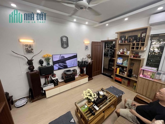 Chính chủ cho thuê nhà tập thể 45m2 1 khách 1 ngủ, full nội thất tại đường Trần Khánh Dư